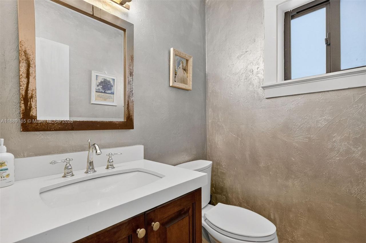 6345 Maynada St, Coral Gables, FL 33146 Photo