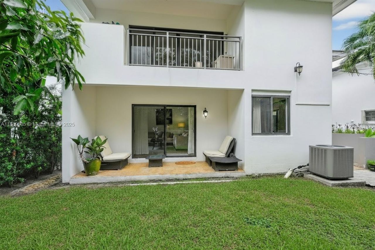 6345 Maynada St, Coral Gables, FL 33146 Photo