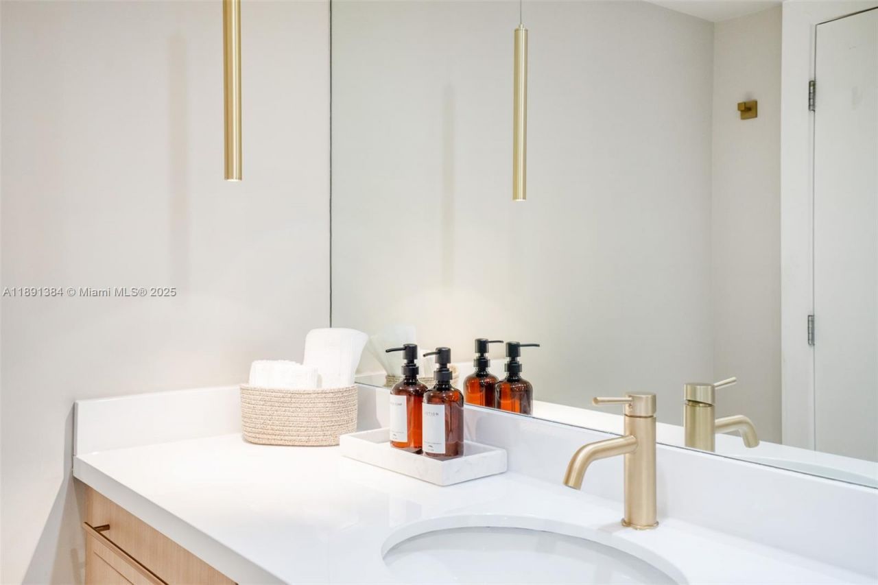 2301 Collins Ave, Unit 836, Miami Beach, FL 33139 Photo