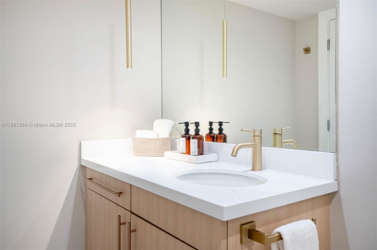 2301 Collins Ave, Unit 836, Miami Beach, FL 33139 Photo