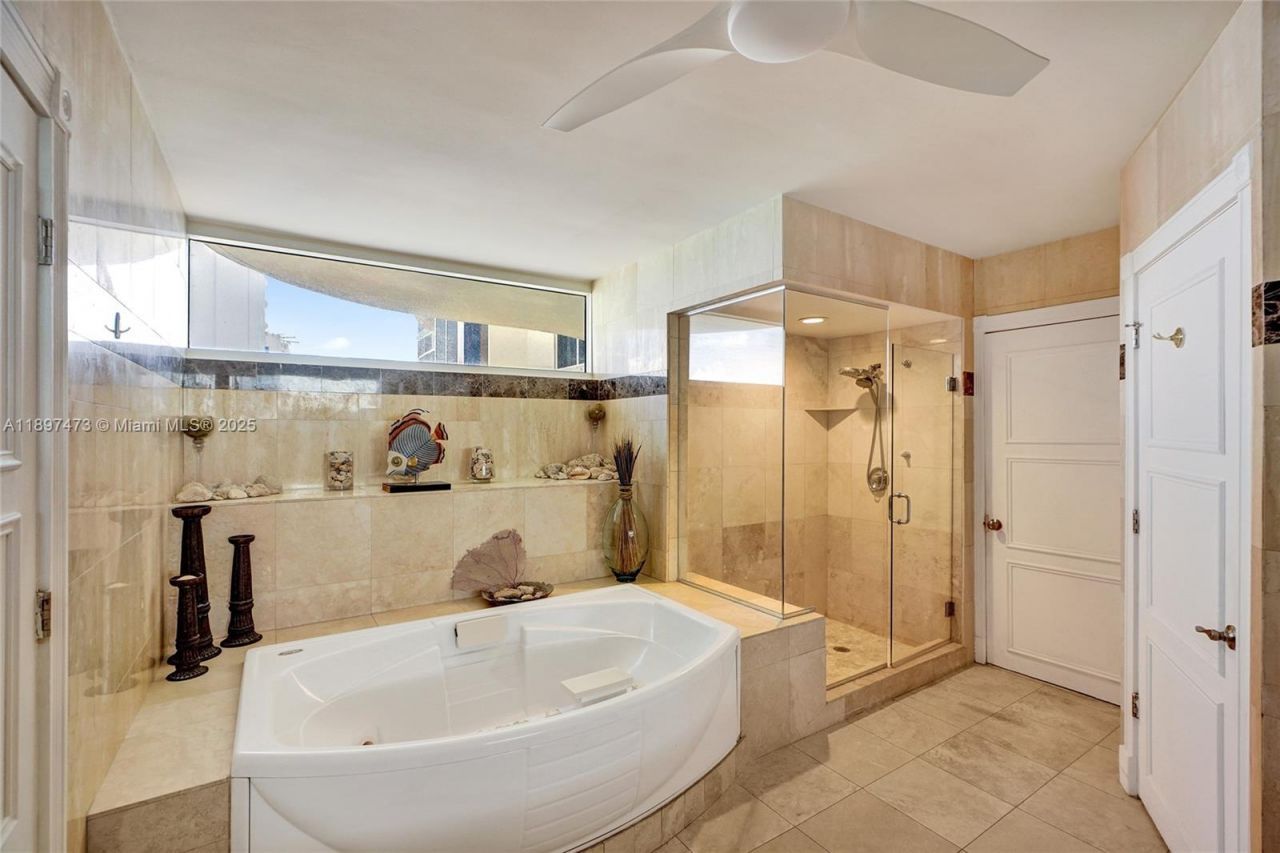 17555 Collins Ave, Unit 2703, Sunny Isles Beach, FL 33160 Photo