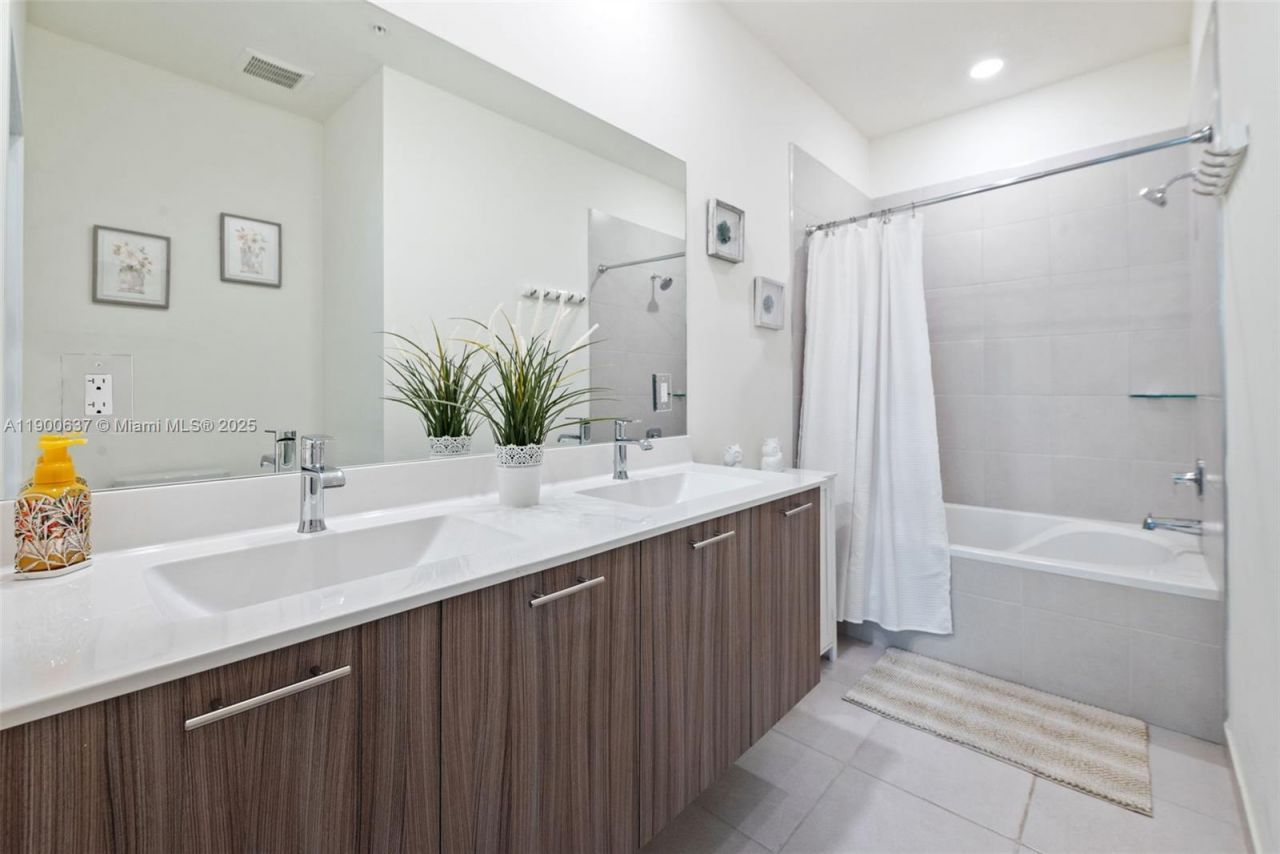 8363 NW 41st St, Unit A-103, Doral, FL 33166 Photo