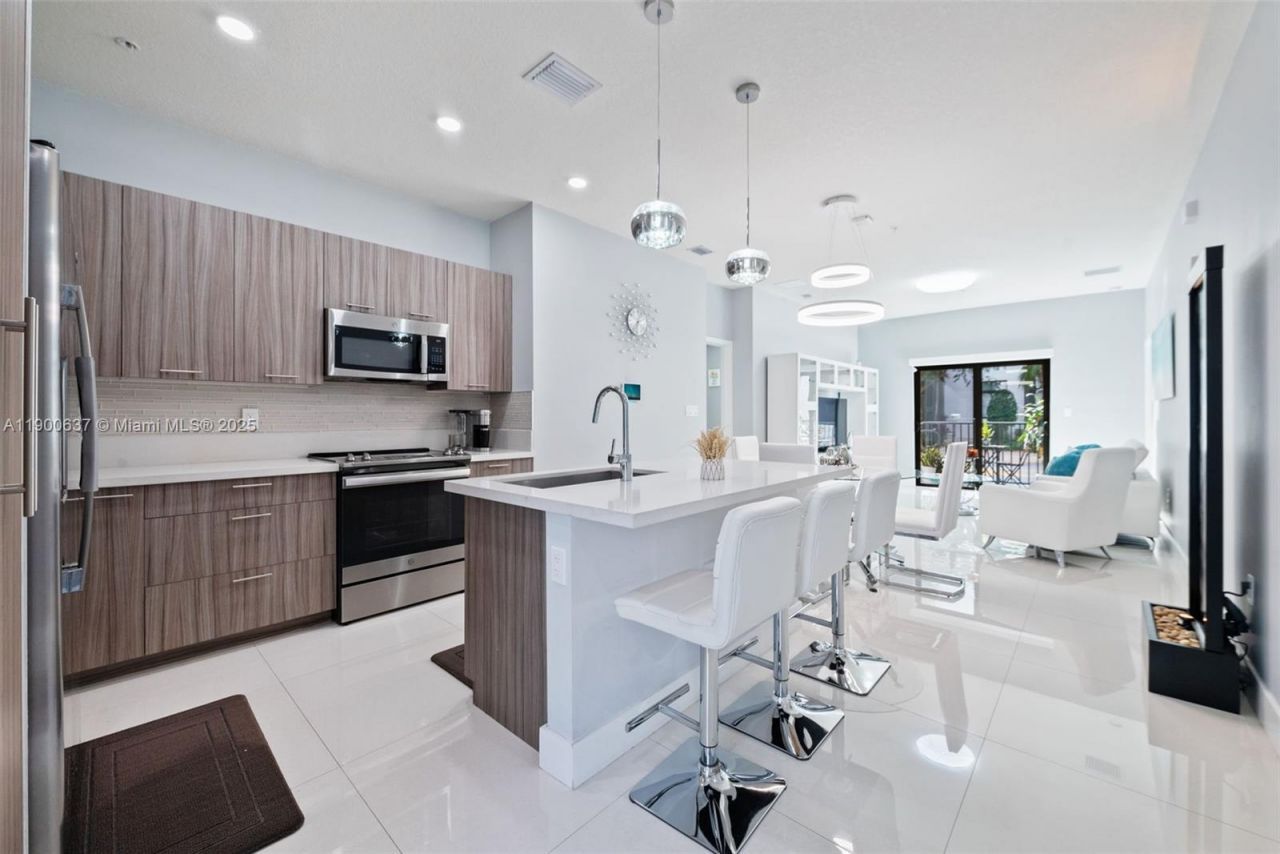 8363 NW 41st St, Unit A-103, Doral, FL 33166 Photo