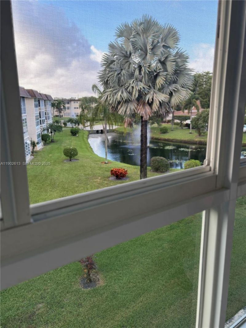 4700 NW 35th St, Unit 602, Lauderdale Lakes, FL 33319 Photo