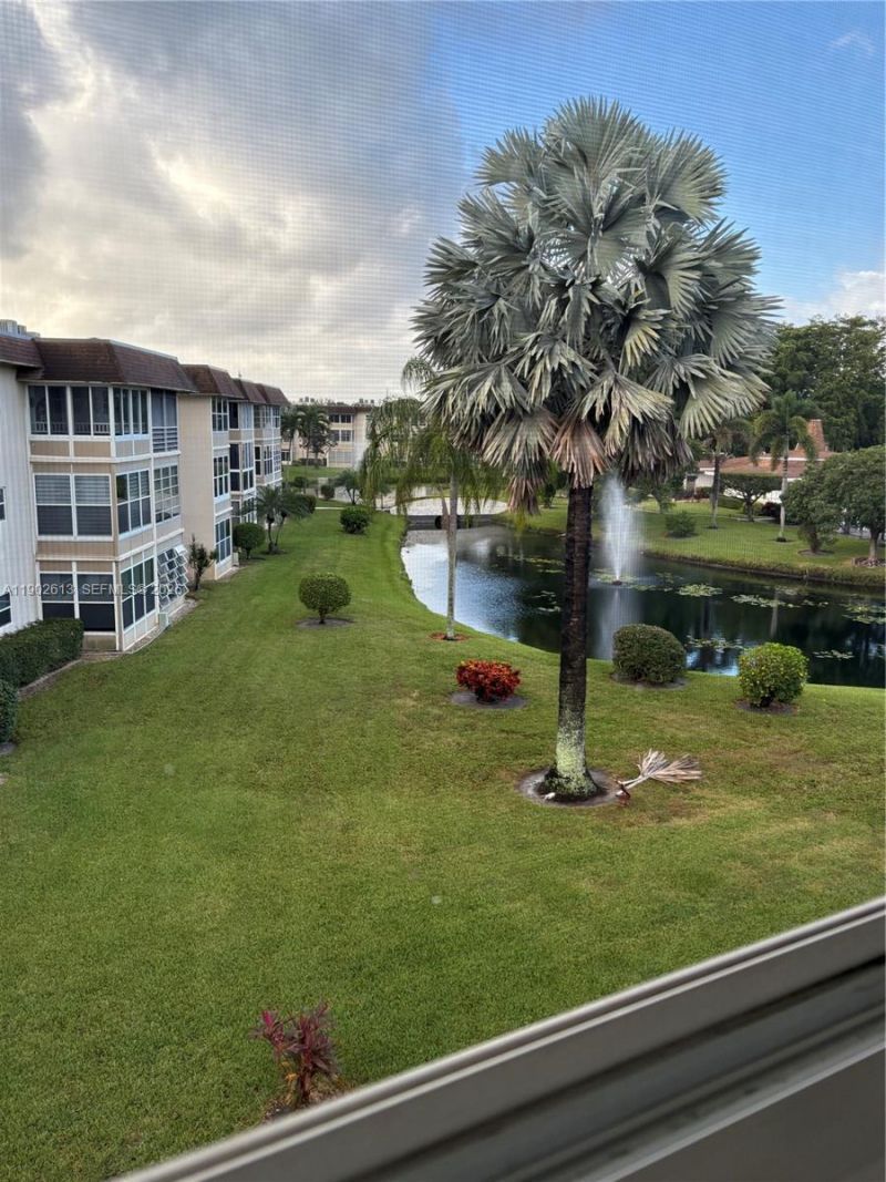 4700 NW 35th St, Unit 602, Lauderdale Lakes, FL 33319 Photo