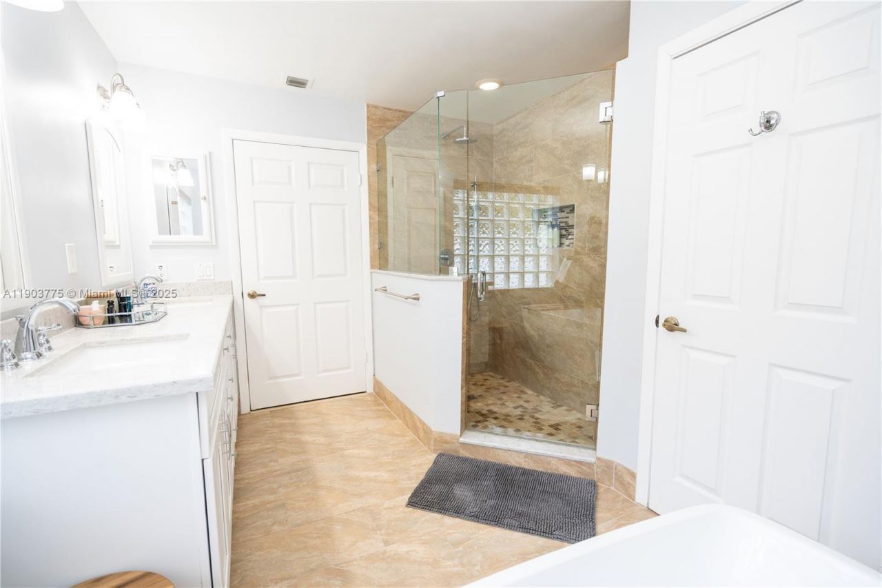 16061 La Costa Dr, Weston, FL 33326 Photo