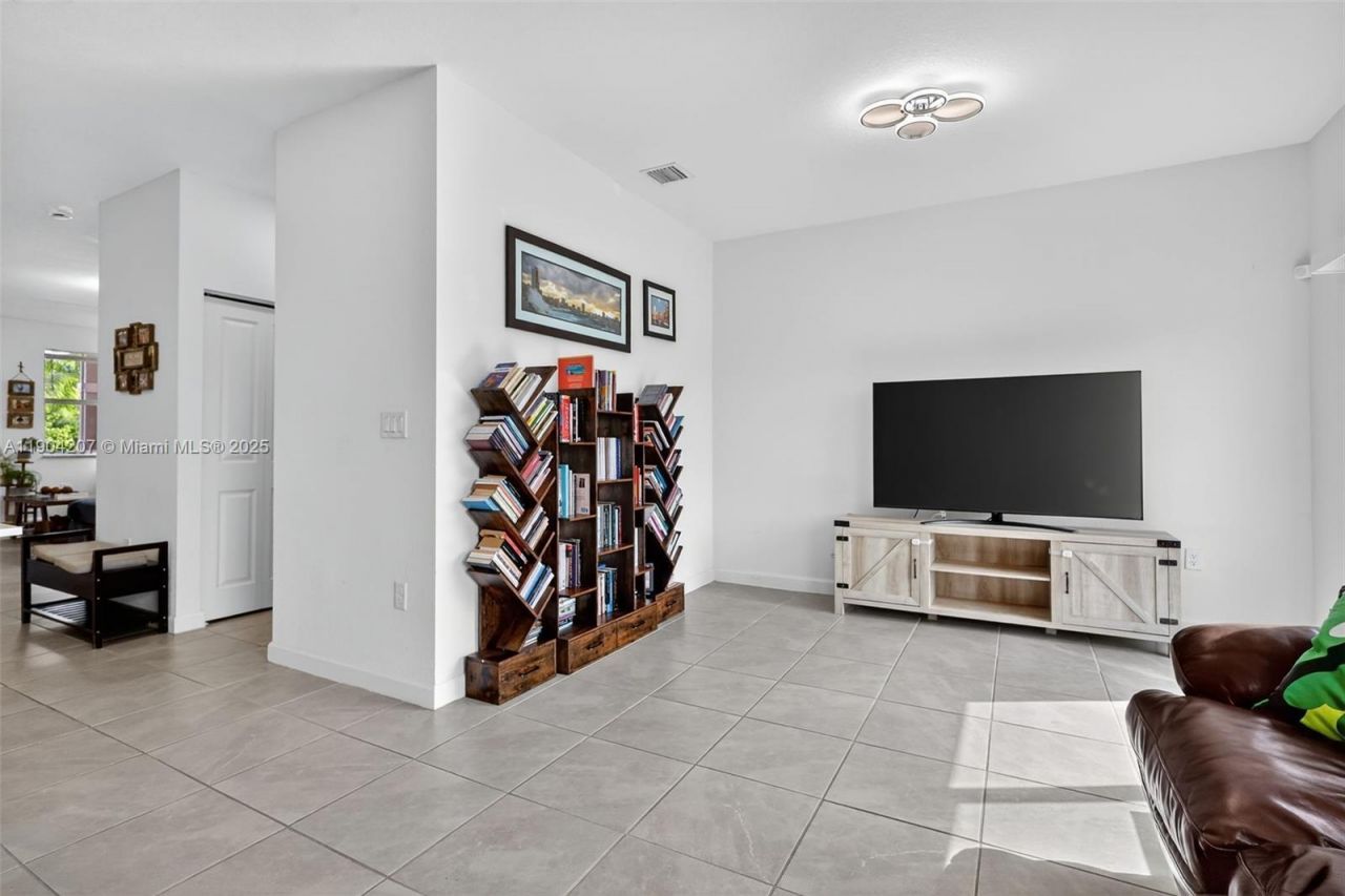 12936 NW 22nd Pl, Miami, FL 33167 Photo