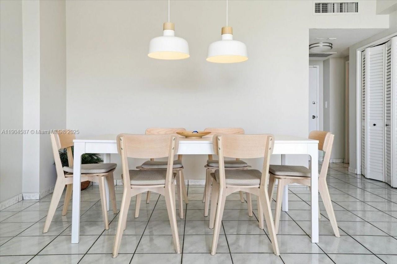 5601 Collins Ave, Unit 1517, Miami Beach, FL 33140 Photo