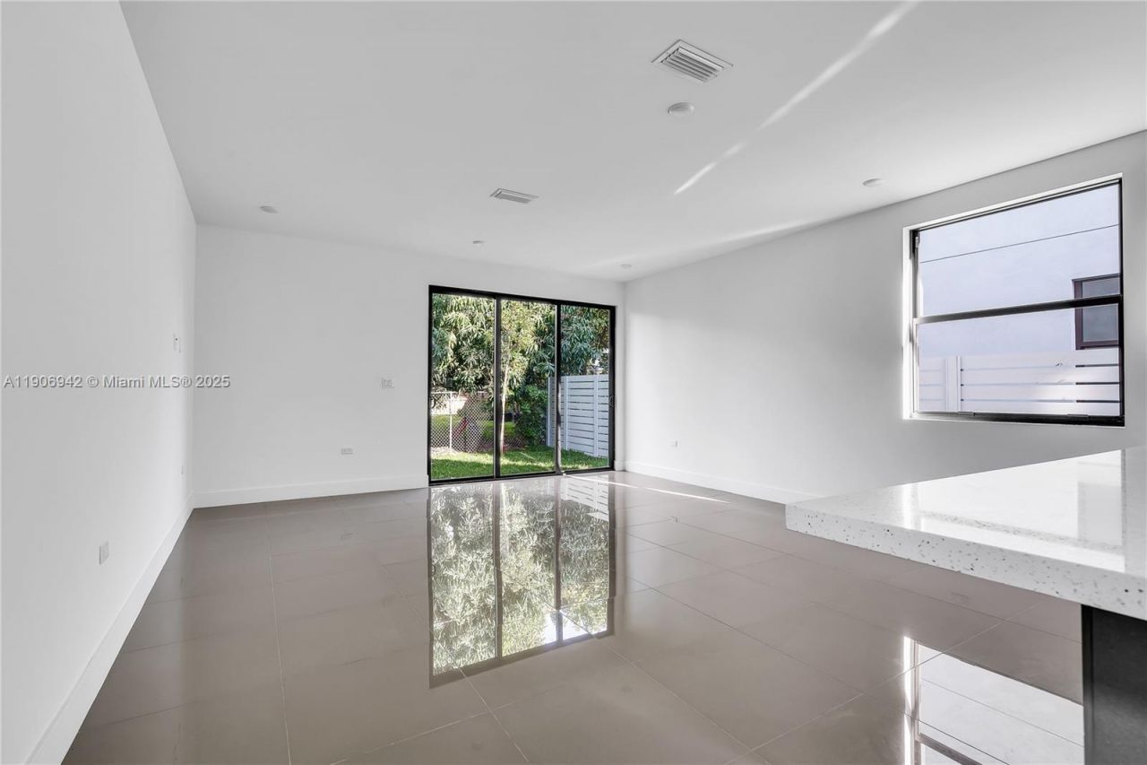 223 NW 40th Ct, Miami, FL 33126 Photo