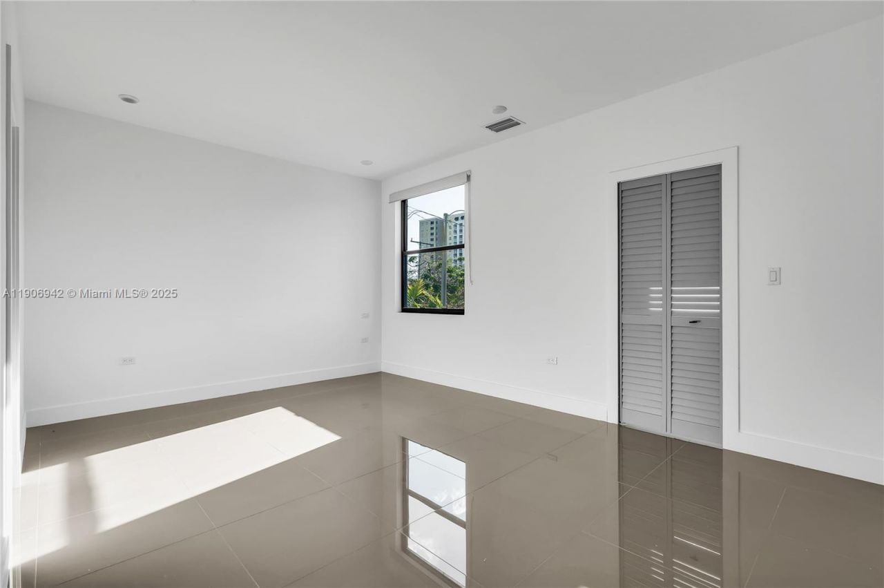 223 NW 40th Ct, Miami, FL 33126 Photo