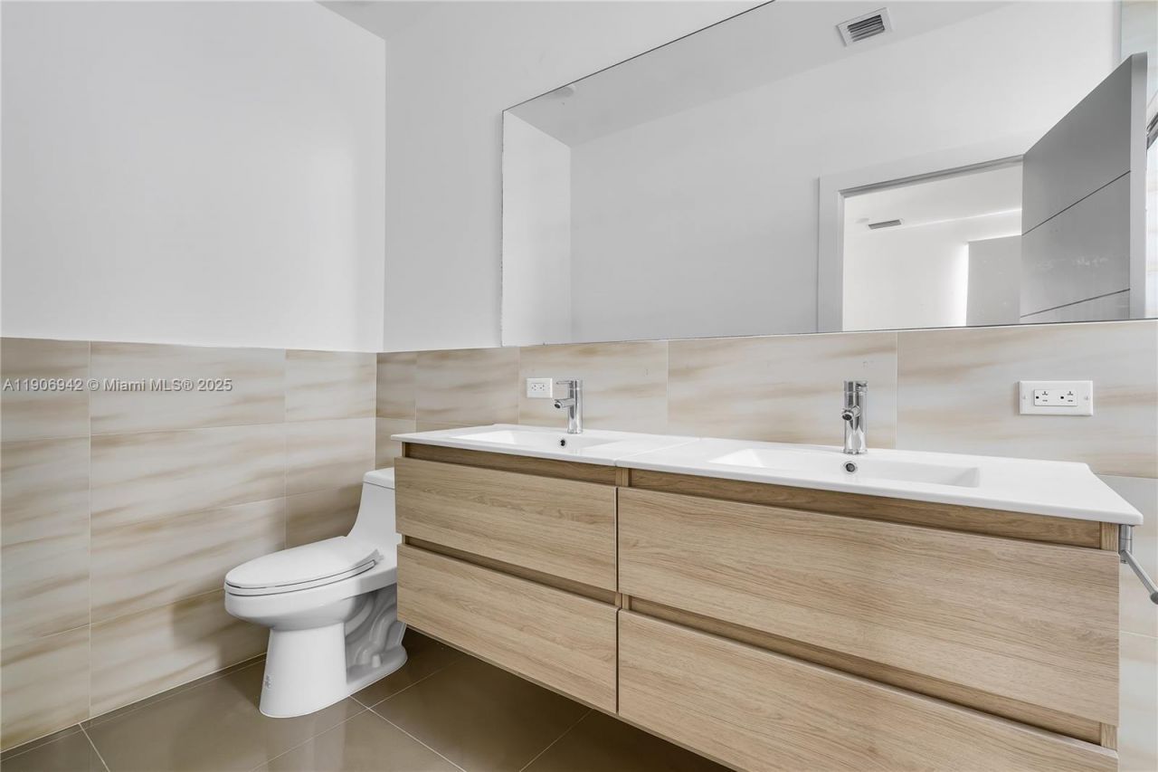 223 NW 40th Ct, Miami, FL 33126 Photo