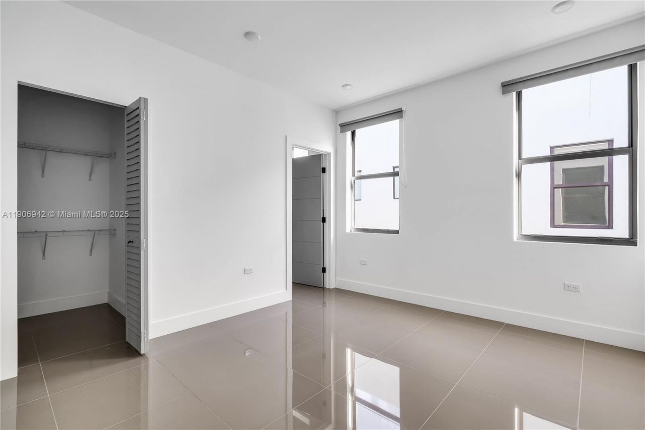 223 NW 40th Ct, Miami, FL 33126 Photo