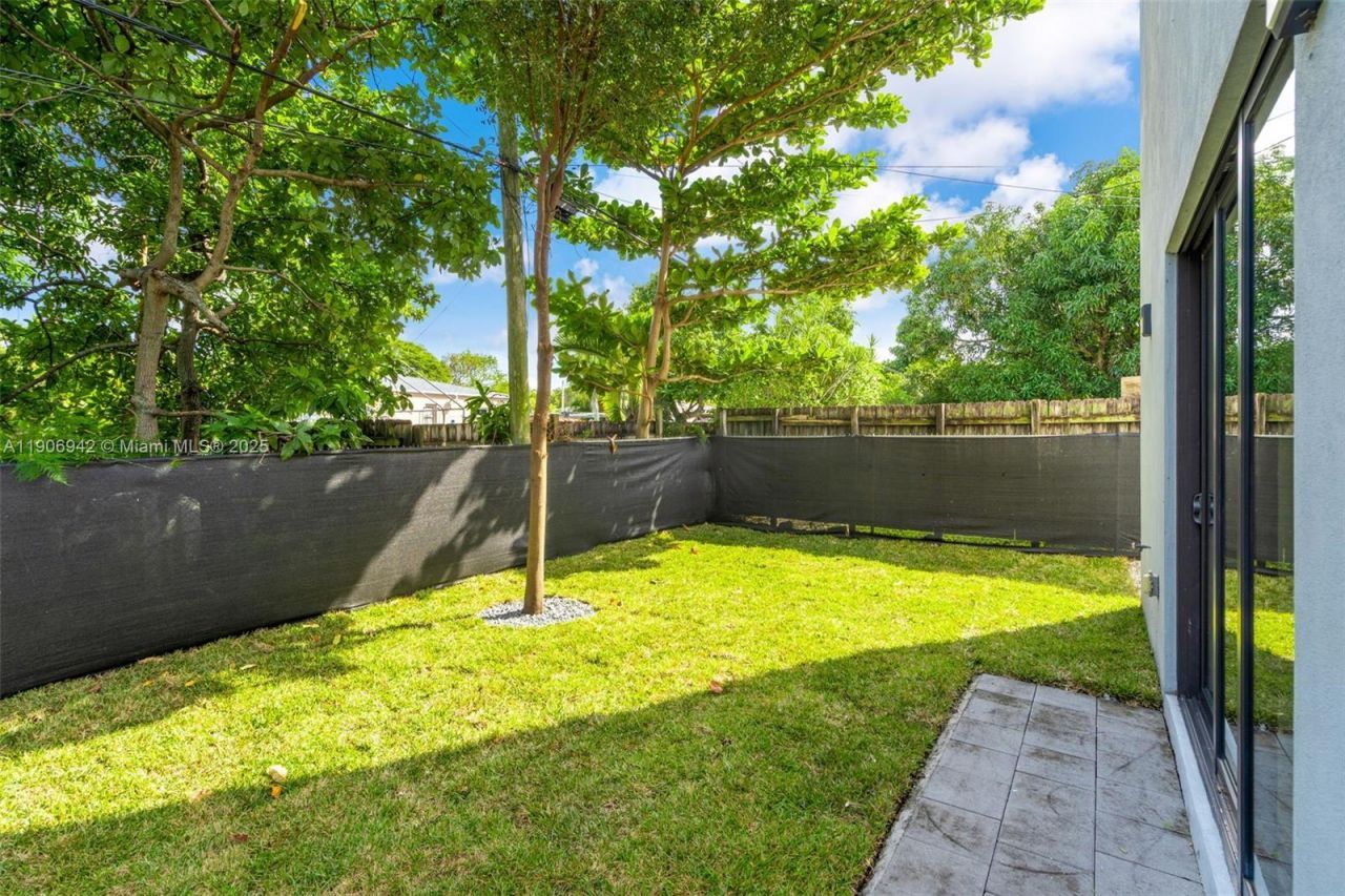 223 NW 40th Ct, Miami, FL 33126 Photo