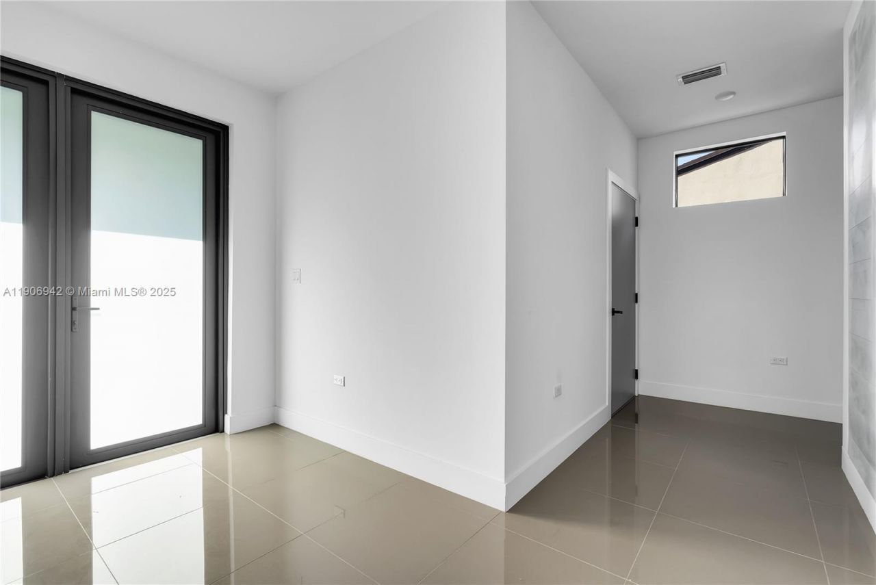 223 NW 40th Ct, Miami, FL 33126 Photo