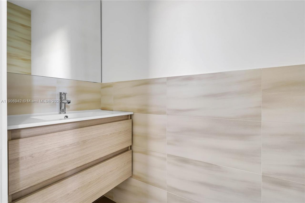 223 NW 40th Ct, Miami, FL 33126 Photo