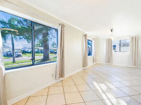 6741 Coolidge St, Hollywood, FL 33024