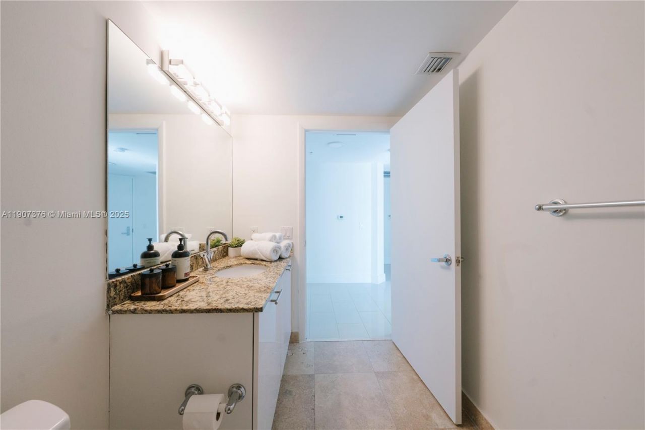 41 SE 5th St, Unit 1217, Miami, FL 33131 Photo