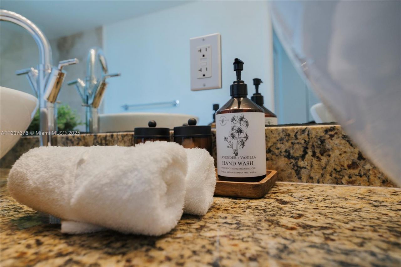 41 SE 5th St, Unit 1217, Miami, FL 33131 Photo