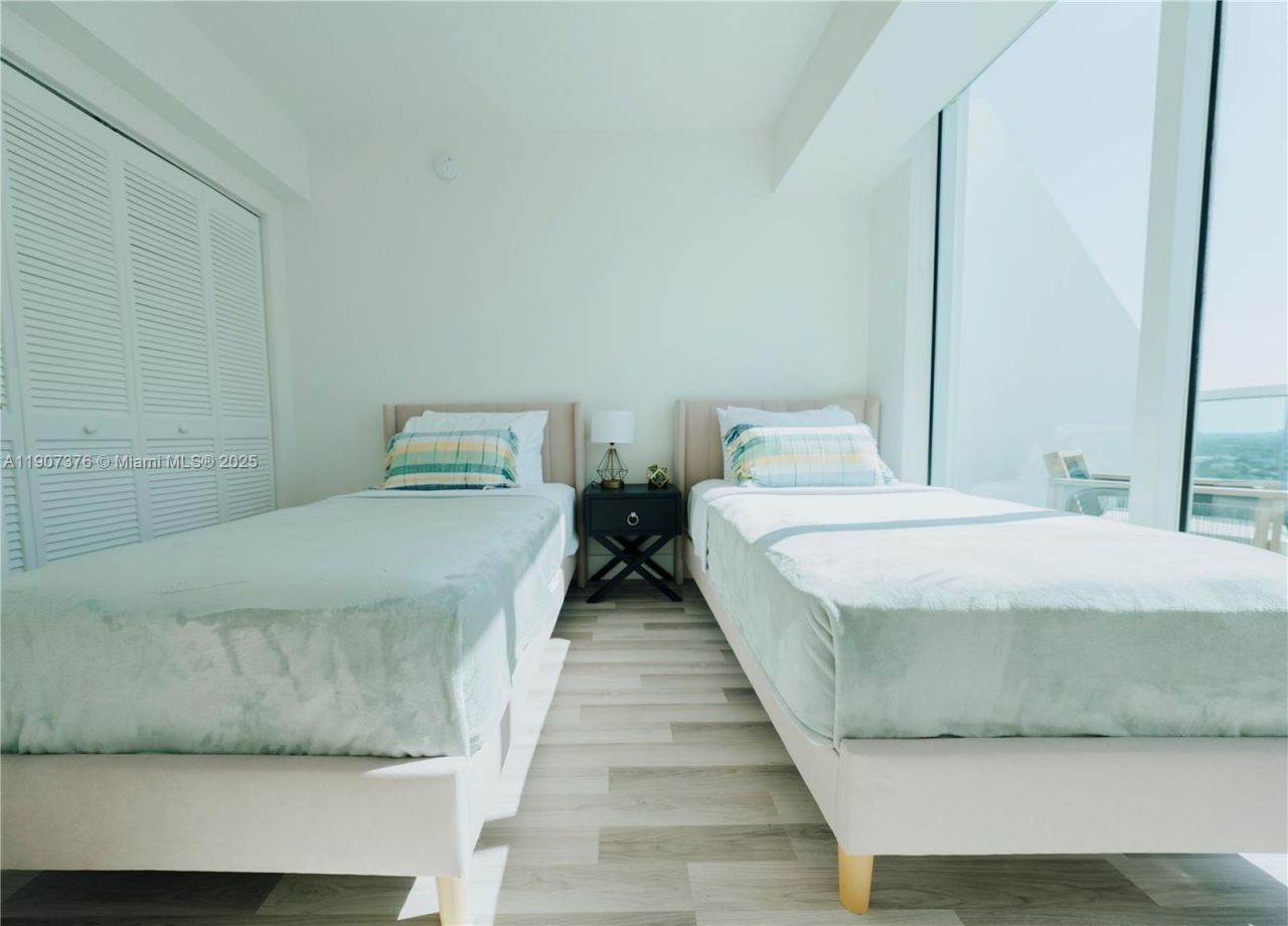 41 SE 5th St, Unit 1217, Miami, FL 33131 Photo