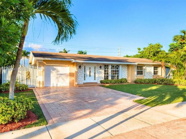 10835 SW 152nd Ter, Miami, FL 33157