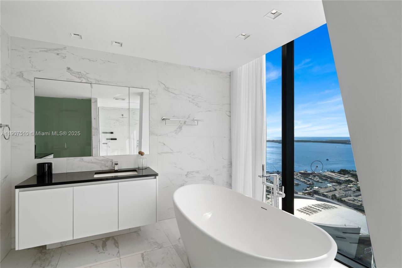 1000 Biscayne Blvd, Unit LPH 4901, Miami, FL 33132 Photo