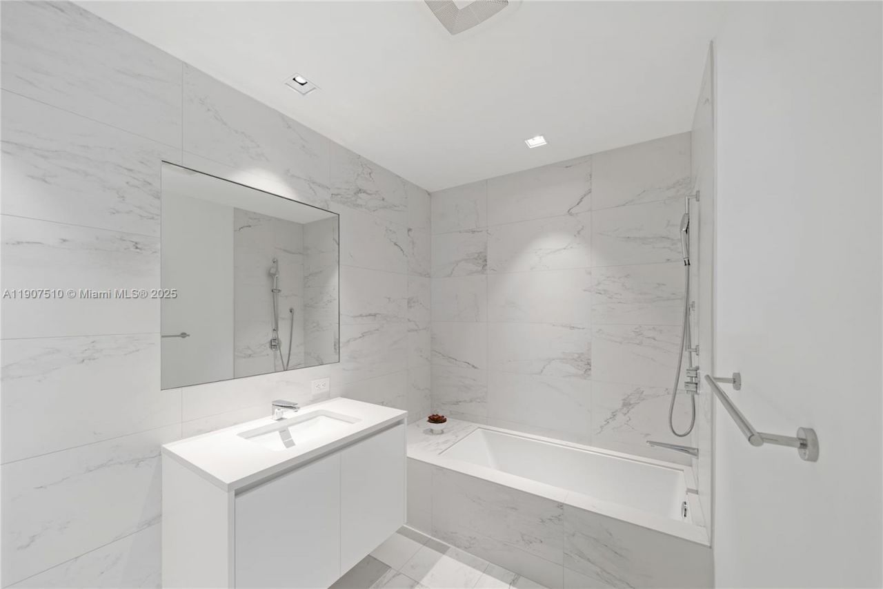 1000 Biscayne Blvd, Unit LPH 4901, Miami, FL 33132 Photo