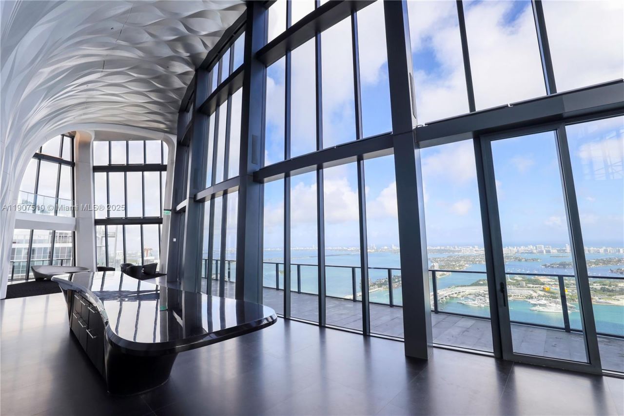 1000 Biscayne Blvd, Unit LPH 4901, Miami, FL 33132 Photo