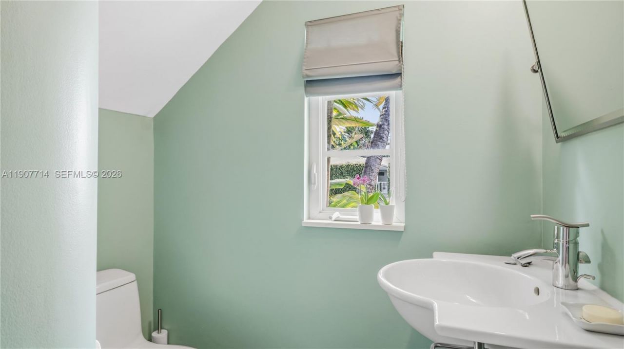 4805 Cherokee Ave, Miami Beach, FL 33140 Photo