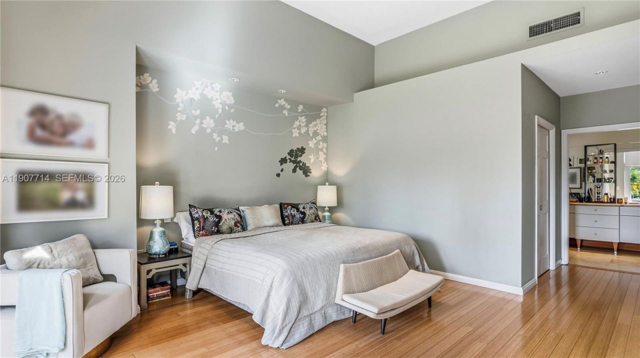 4805 Cherokee Ave, Miami Beach, FL 33140 Photo