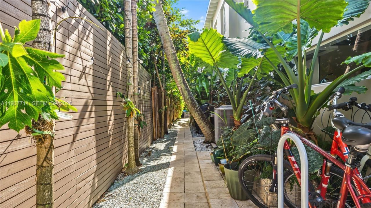 4805 Cherokee Ave, Miami Beach, FL 33140 Photo