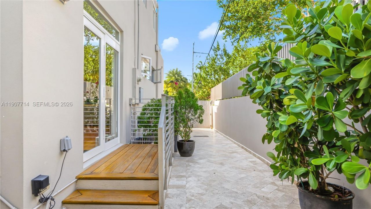 4805 Cherokee Ave, Miami Beach, FL 33140 Photo