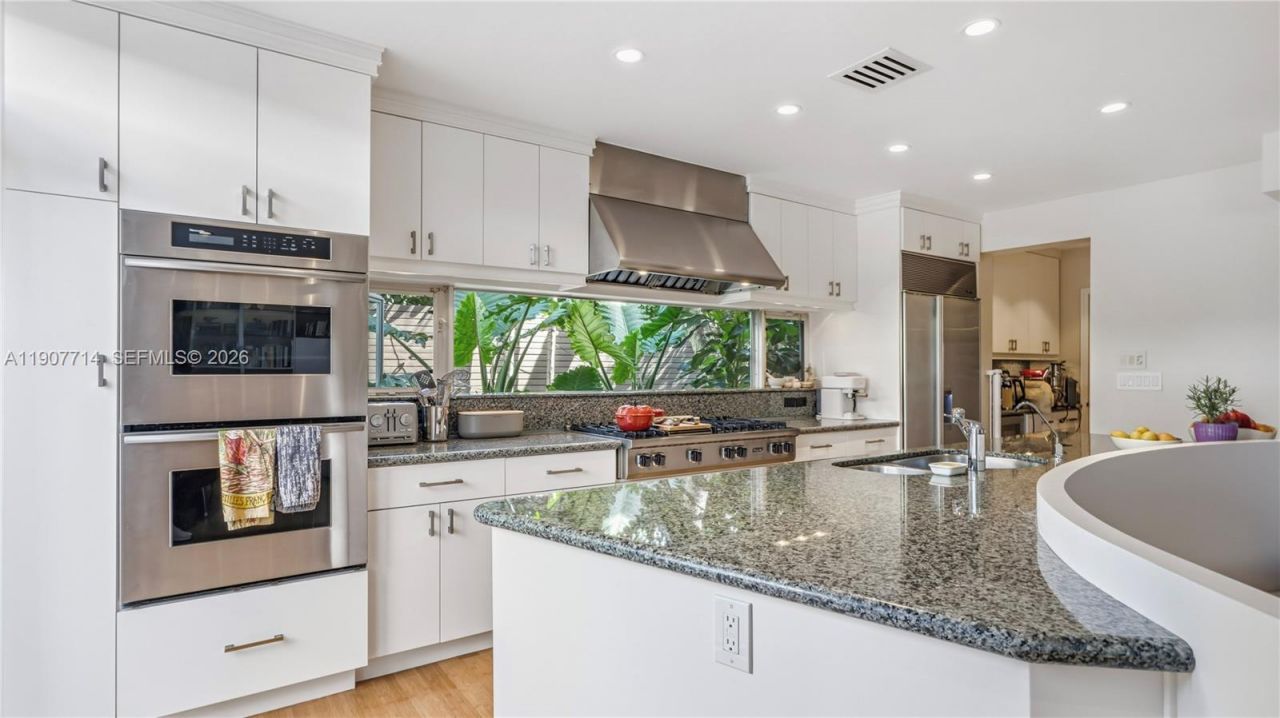 4805 Cherokee Ave, Miami Beach, FL 33140 Photo