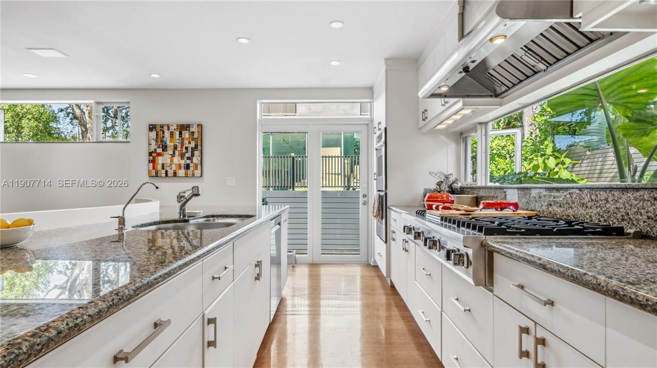 4805 Cherokee Ave, Miami Beach, FL 33140 Photo