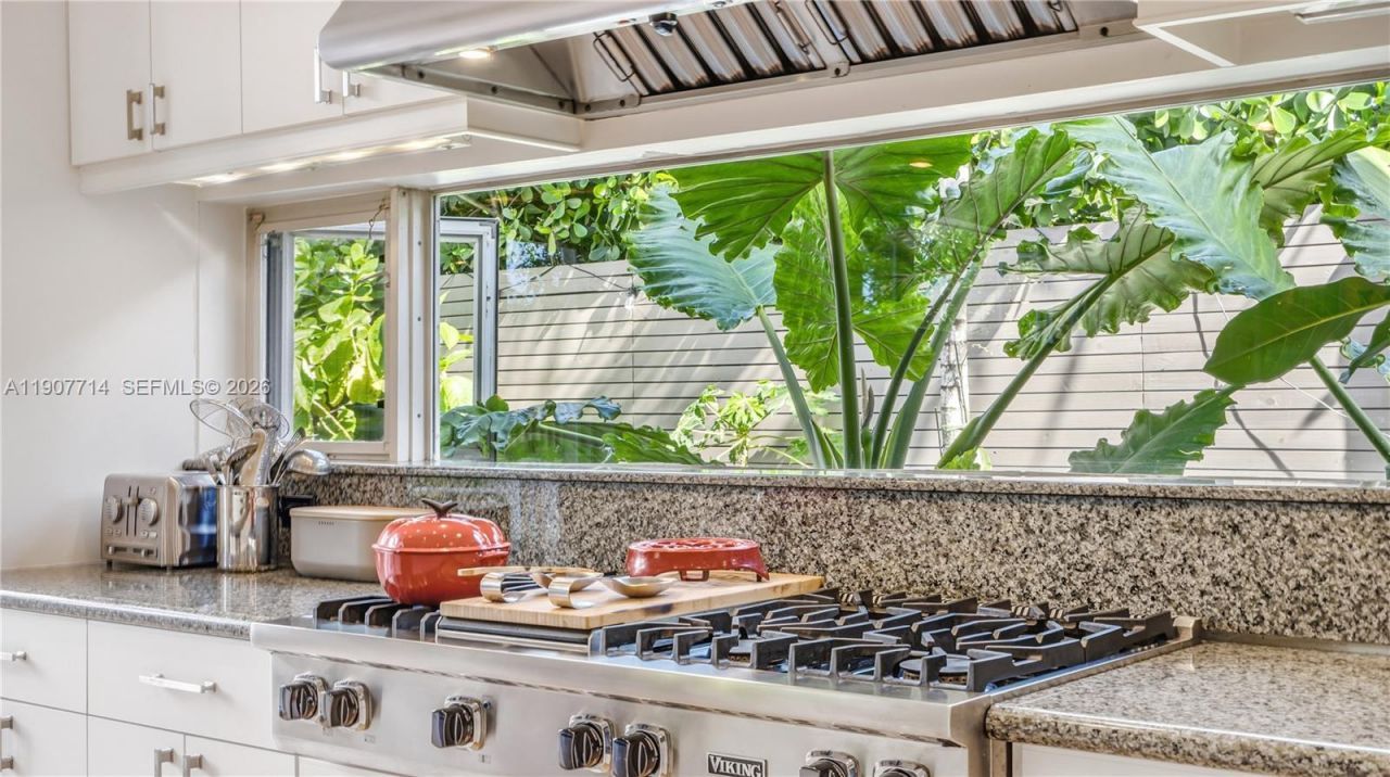 4805 Cherokee Ave, Miami Beach, FL 33140 Photo