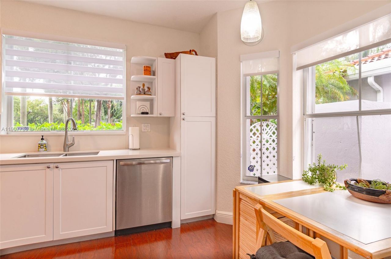1115 Cherrypalm, Hollywood, FL 33019 Photo