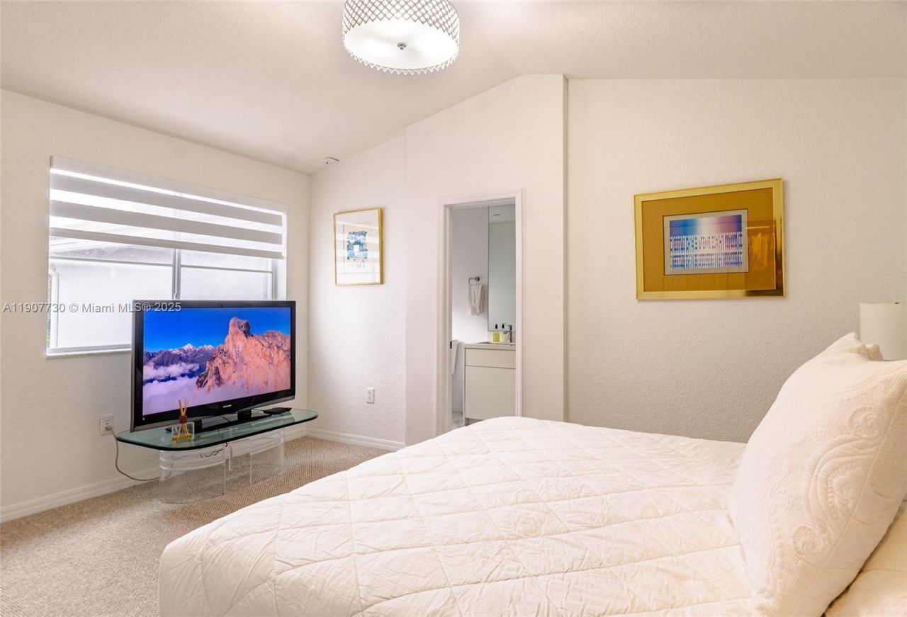 1115 Cherrypalm, Hollywood, FL 33019 Photo