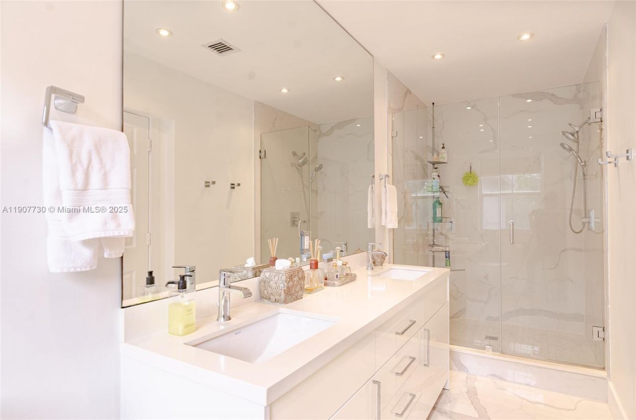 1115 Cherrypalm, Hollywood, FL 33019 Photo