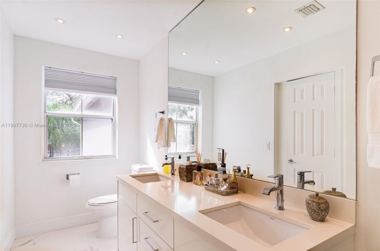 1115 Cherrypalm, Hollywood, FL 33019 Photo