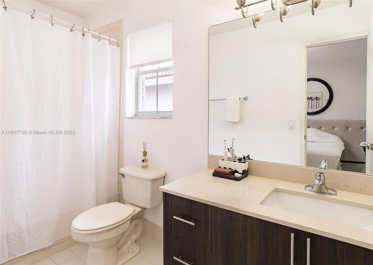 1115 Cherrypalm, Hollywood, FL 33019 Photo