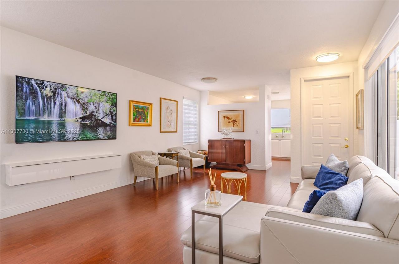 1115 Cherrypalm, Hollywood, FL 33019 Photo