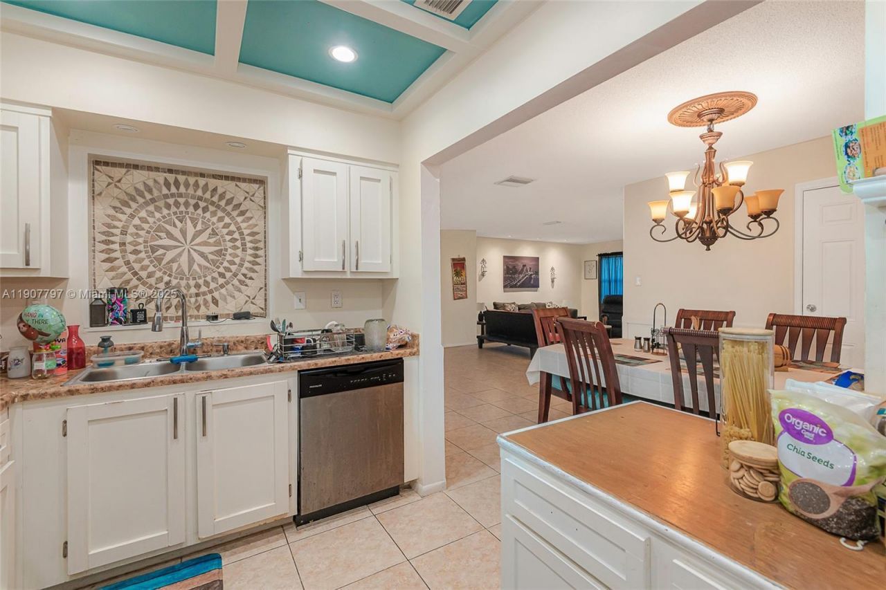 6903 NW 74th Pl, Tamarac, FL 33321 Photo