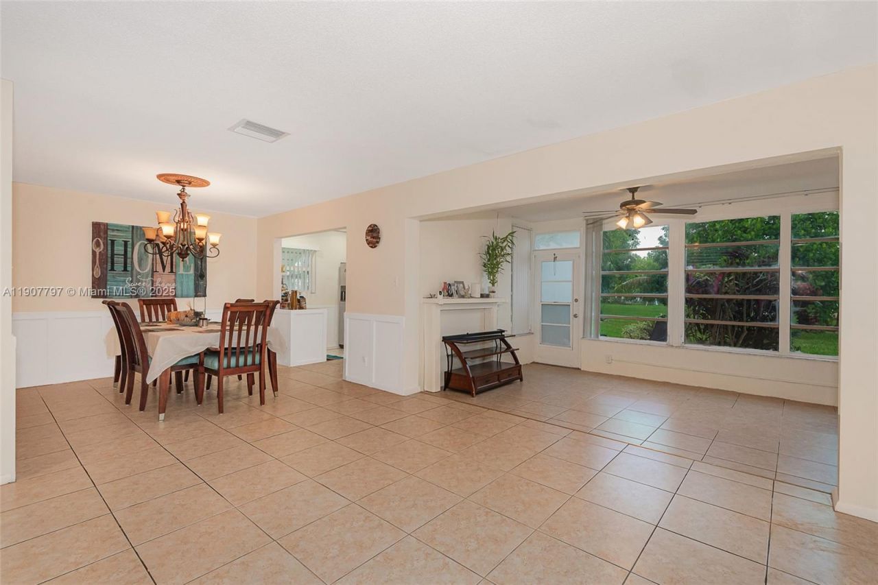 6903 NW 74th Pl, Tamarac, FL 33321 Photo