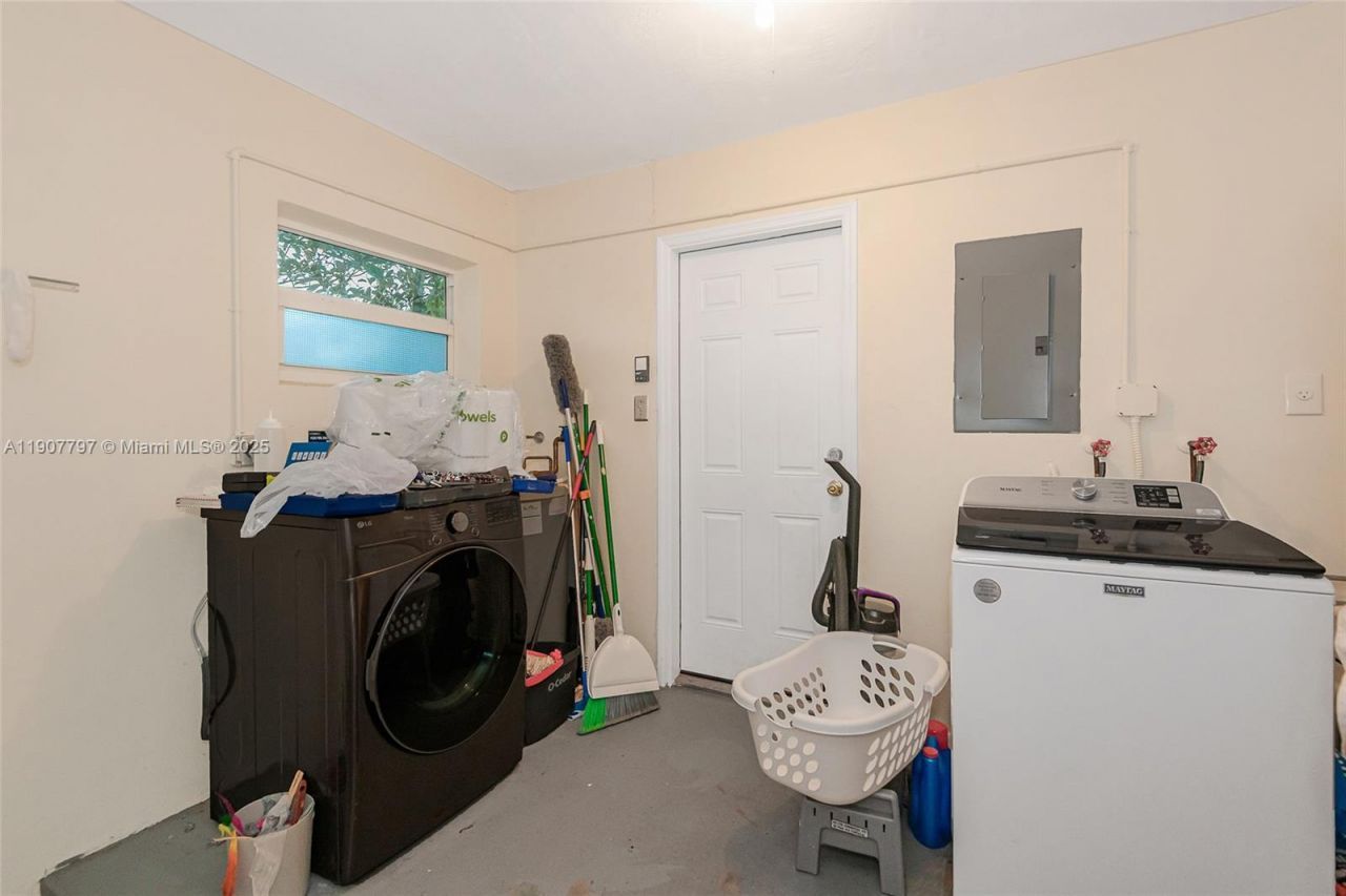 6903 NW 74th Pl, Tamarac, FL 33321 Photo