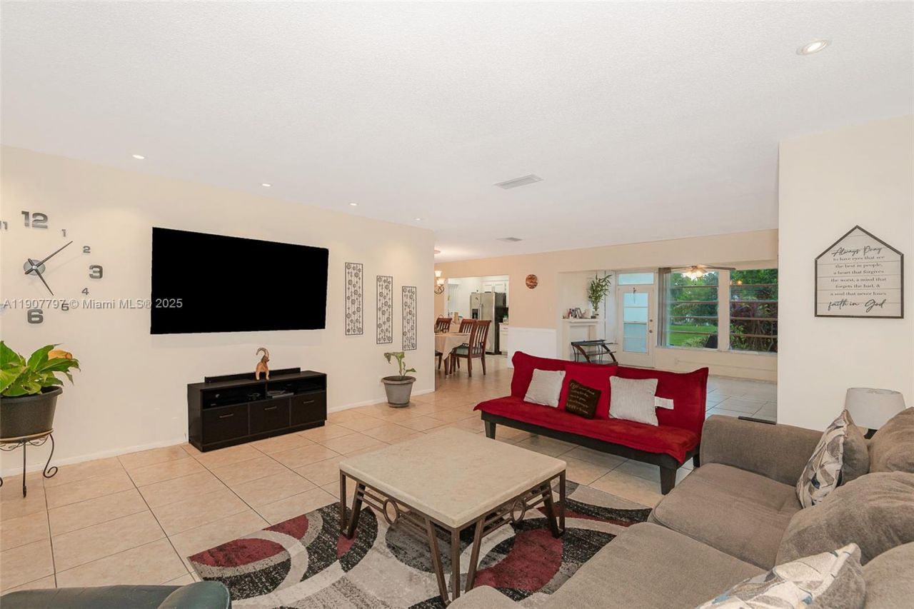 6903 NW 74th Pl, Tamarac, FL 33321 Photo