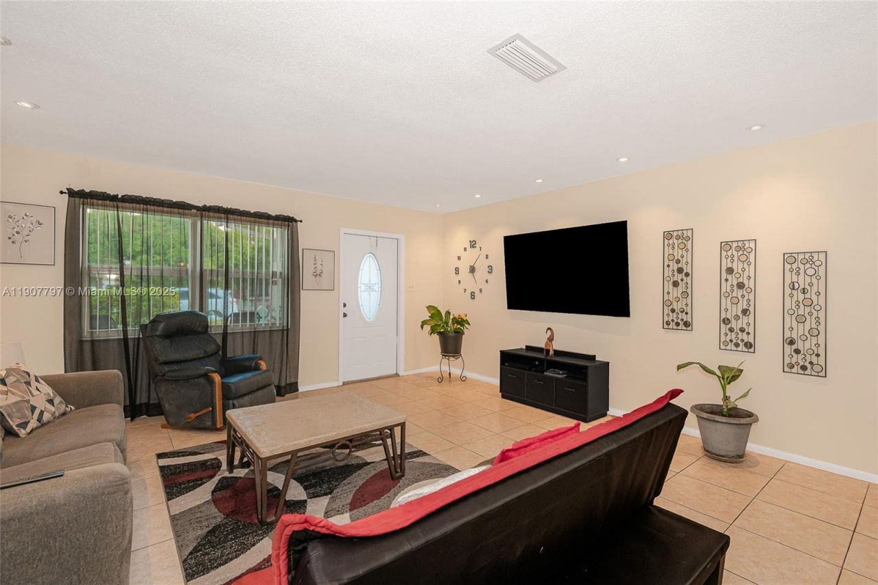 6903 NW 74th Pl, Tamarac, FL 33321 Photo