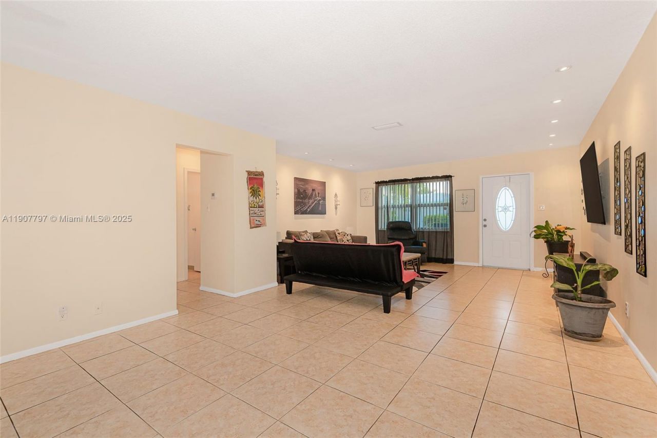 6903 NW 74th Pl, Tamarac, FL 33321 Photo