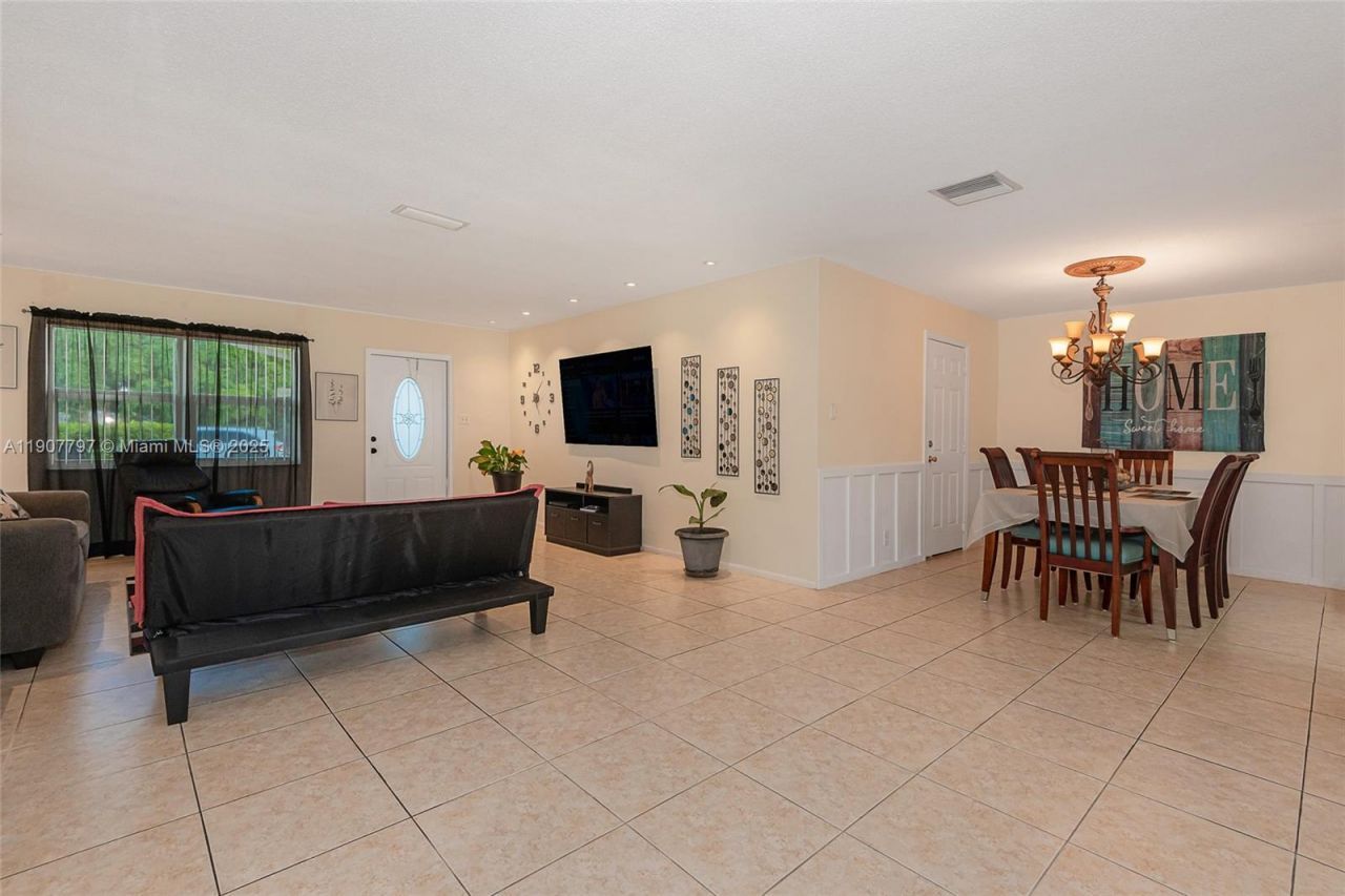 6903 NW 74th Pl, Tamarac, FL 33321 Photo