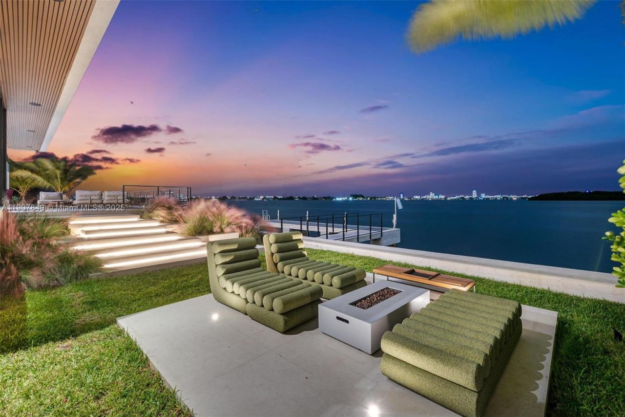 11400 N Bayshore Dr, North Miami, FL 33181 Photo