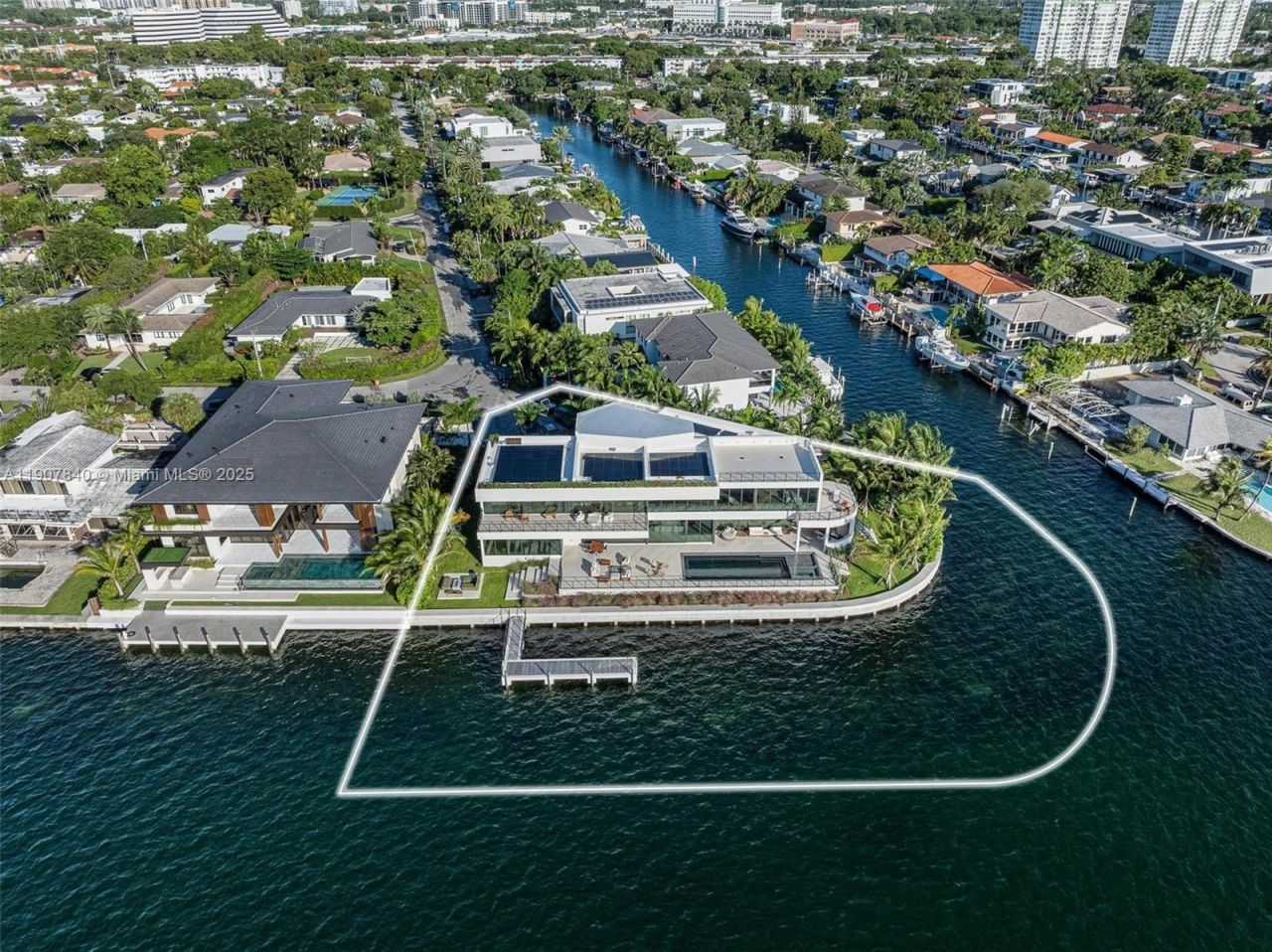 11400 N Bayshore Dr, North Miami, FL 33181 Photo