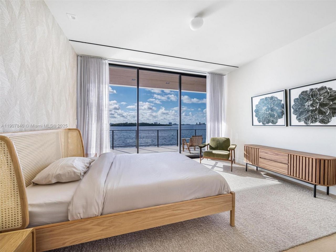 11400 N Bayshore Dr, North Miami, FL 33181 Photo